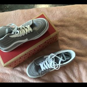 WOMAN’s Gray High-Top Vans Size 7.5